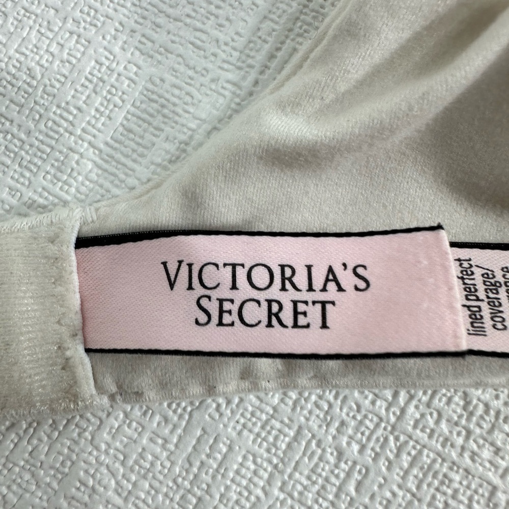 Victoria’s Secret body by Victoria lined perfect white silver bra size 32D - Picture 7 of 8